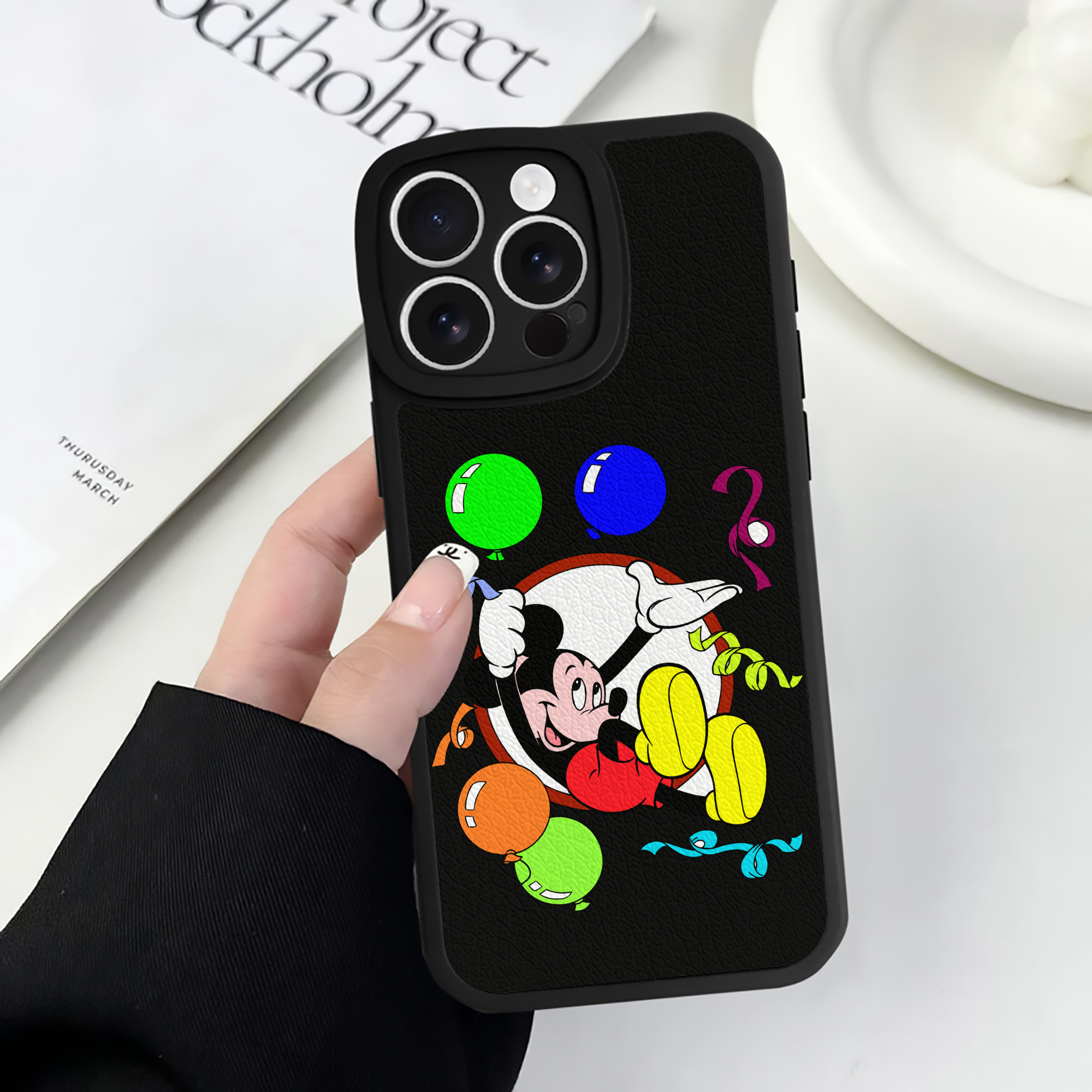 （画像用） ミッキーマウス Mickey Mouse 【iPhone 16シリーズ対応】シリコンスマホケース（レザー調） 材質：シリコン